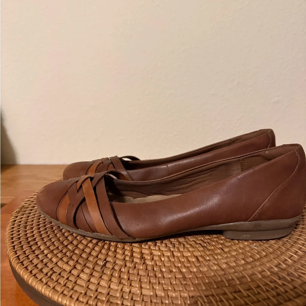 Clarks Women's‎ Brown Leather Woven Flats